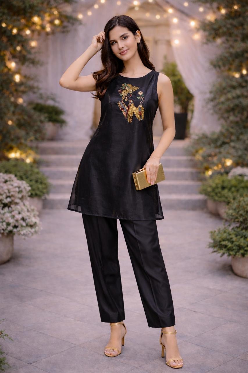 BLACK COORD WITH HAT-GIRL